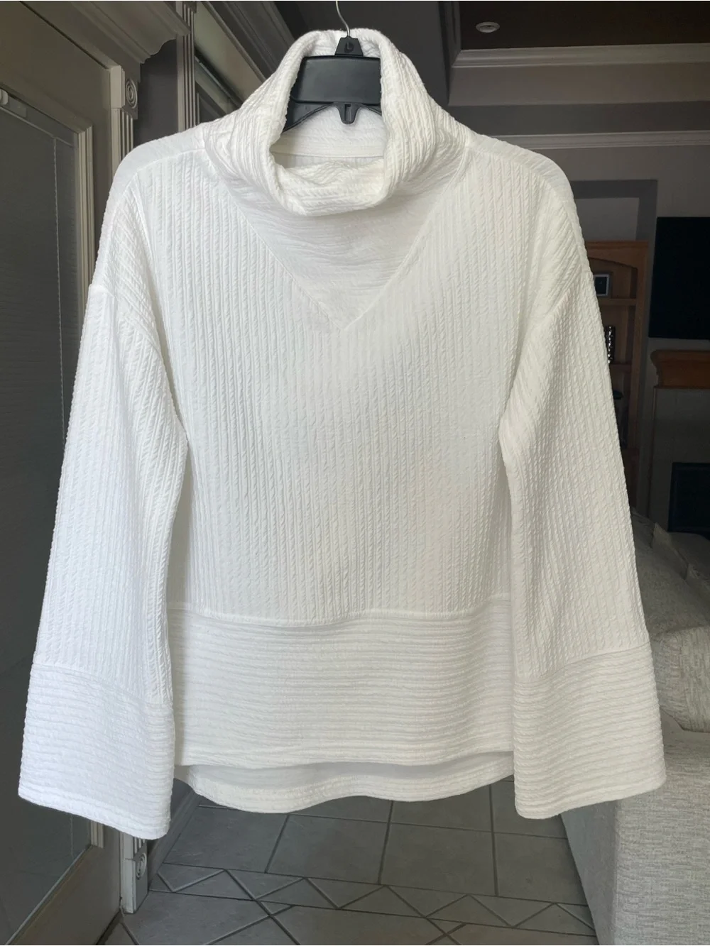 Tahari Sport Off White Ivory Ribbed Cowl Neck Bell Sleeve Sweater S⁠